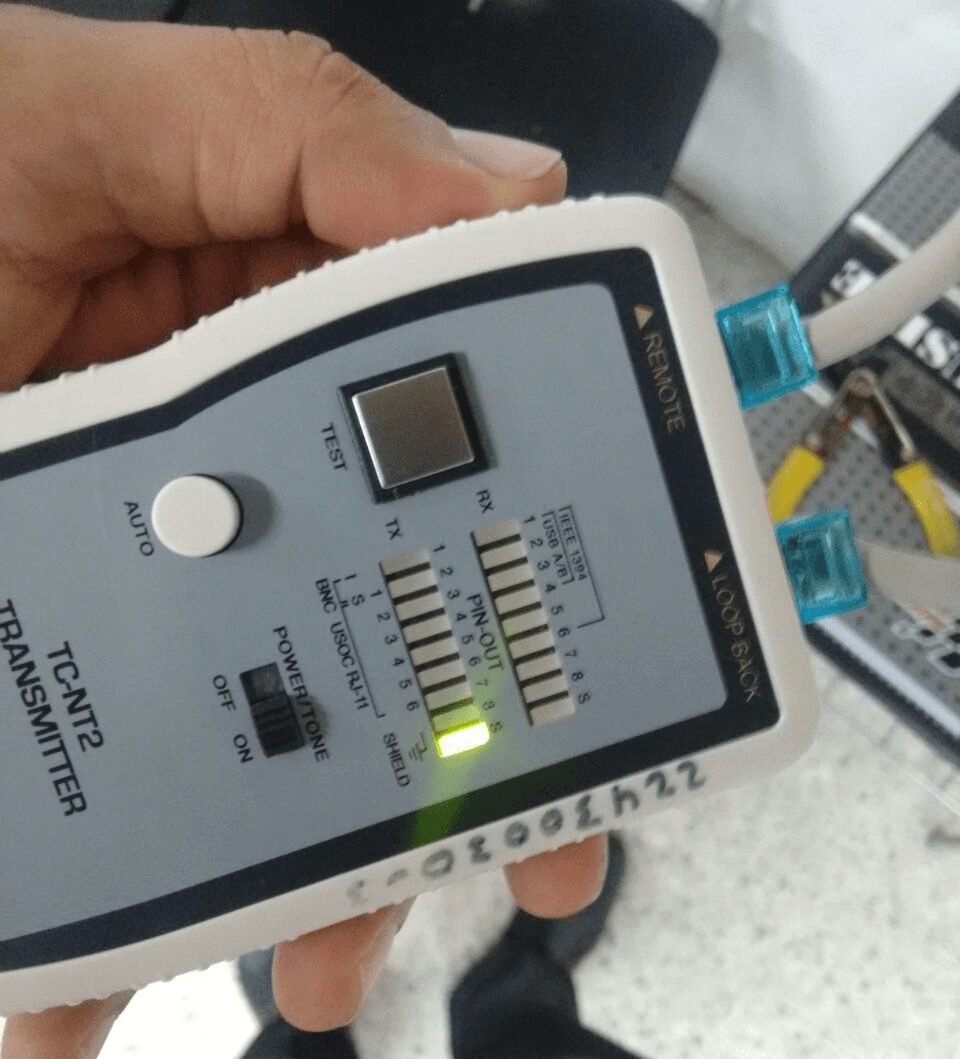 Probador de cable de red con luces LED, indicador de pines y conectores RJ45 azul