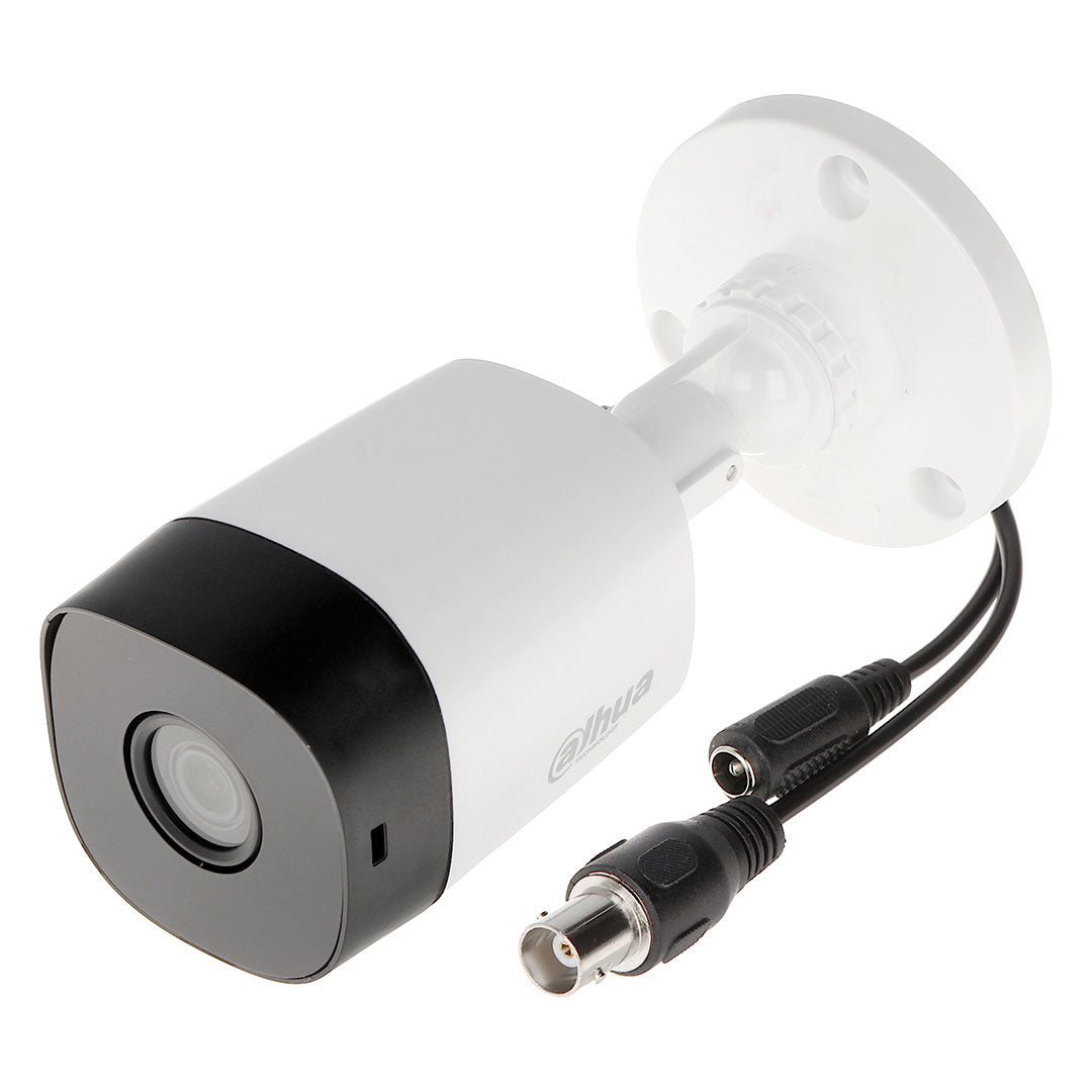 Cámara de videovigilancia tipo bala exterior con cables de conexión, ideal para seguridad electrónica