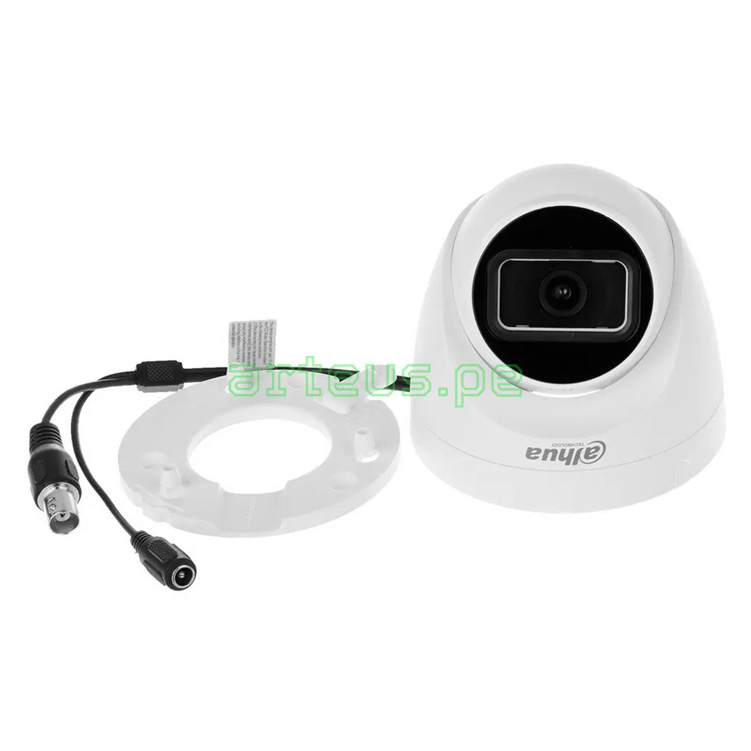 Cámara de seguridad domo Dahua blanca con cables y base para videovigilancia.
