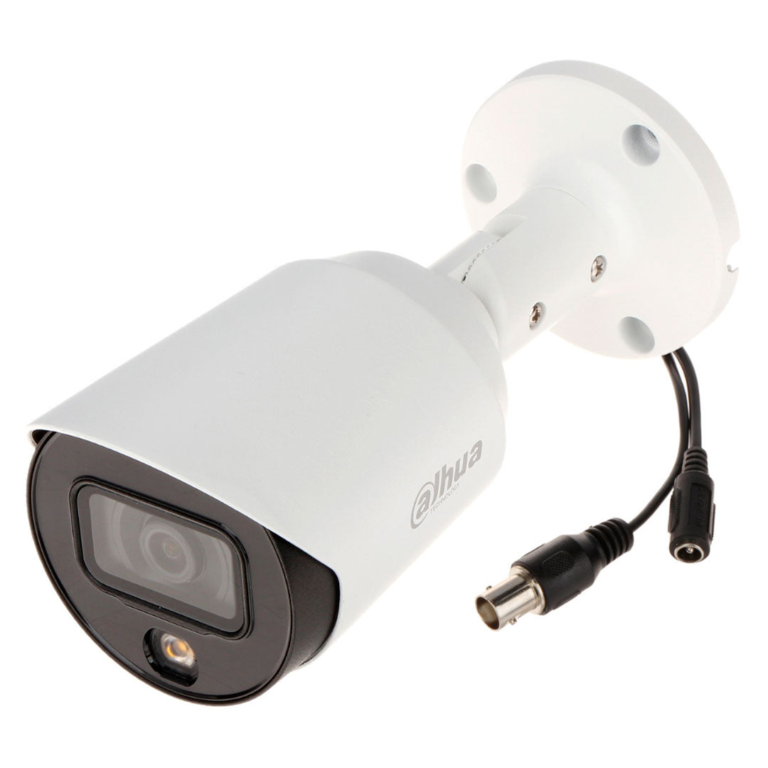 Cámara de seguridad tipo bala blanca con lente visible y conectores para videovigilancia