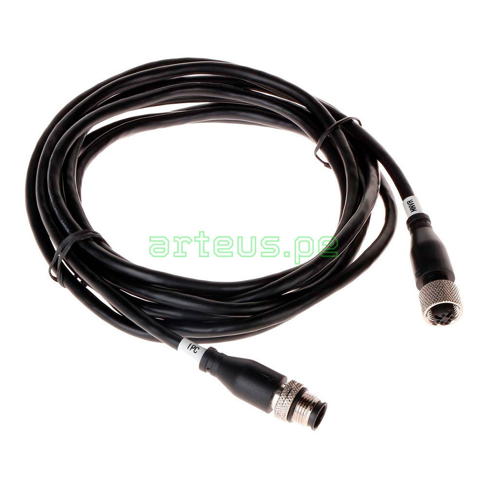 Cable de conexión negra con conectores metálicos, ideal para redes y cableado estructurado