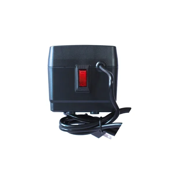 SMARTBITT SBAVR1352 Estabilizador de Voltaje 8 Tomas 1350VA/675W  220VAC