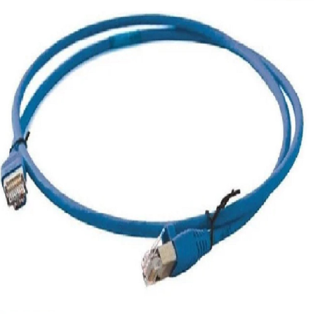 Cable de red Ethernet azul con conectores RJ45 utilizado para redes y cableado estructurado