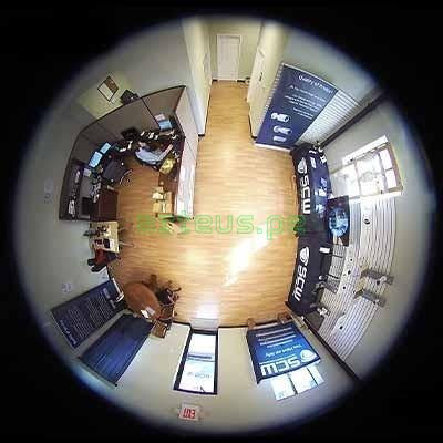 Imagen de una oficina captada por cámara de vigilancia ojo de pez 360 grados, visión amplia.